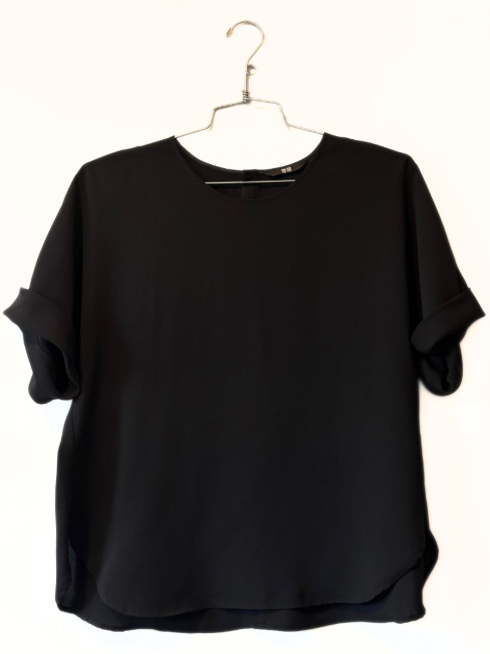 UNIQLO Black Short Sleeve Drapey Blouse Size M